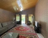 اتاق نشیمن با کاغذدیواری قهوه ای ویلا باغ 300 متری در بیشه کلا54168545315