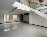 اتاق نشیمن و تیوی وال ویلا دوبلکس استخردار 400 متری با نمای سنگ در معلم کلا 1746584532