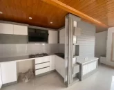 کابینت طوسی و سفید ام دی اف اشپزخانه آپارتمان 85 متری 2 خوابه خوش ساخت در محمودآباد 464523453