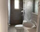 سرویس بهداشتی و حمام کاشی کاری شده آپارتمان 85 متری 2 خوابه خوش ساخت در محمودآباد 56464854132