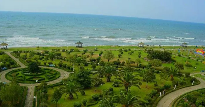 پوشش گیاهی سرسبز پارک ساحلی ملت محموداباد 3564845413512
