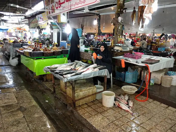 تصویر فروشنده خانم در بازار سنتی روز بابلسر 5486546