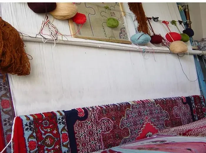 قالی نیمه کاره در روستای کندلوس یکیاز صنایع دستی آنهاست 486748