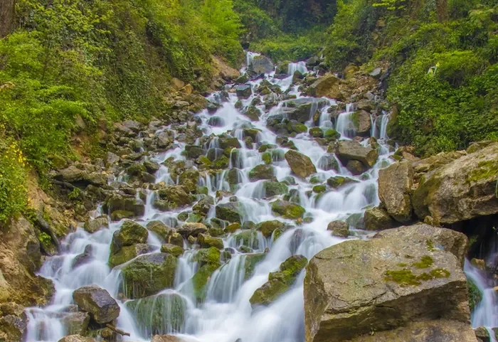 جریان آب آبشار آب پری در فصل بهار 48484