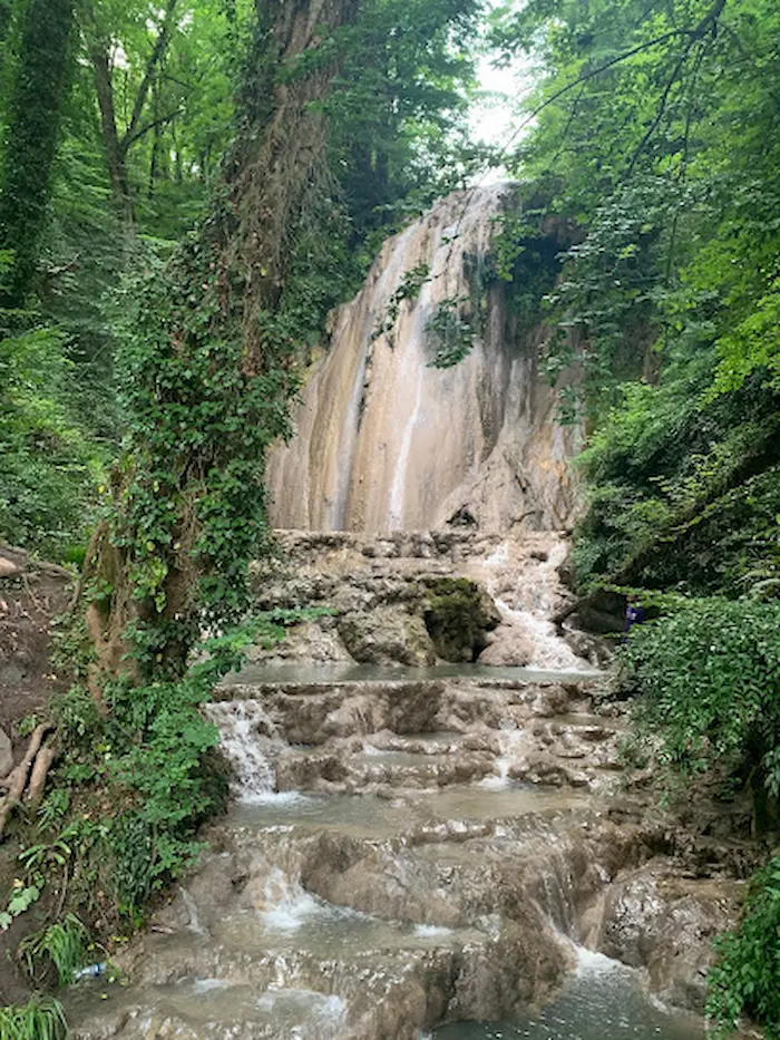 آبشار اسکلیم و پوشش گیاهی سرسبز آن، یکی از جاهای دیدنی مازندران 45867