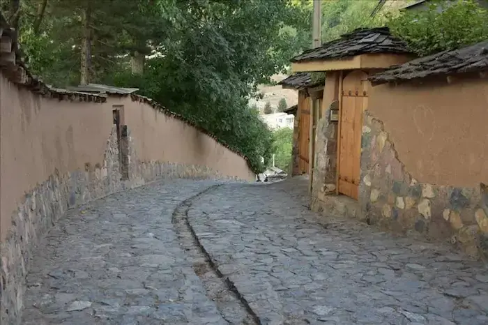 خانه های قدیمی و کوچه های سنگ فرش شده روستای کندلوس 145648865
