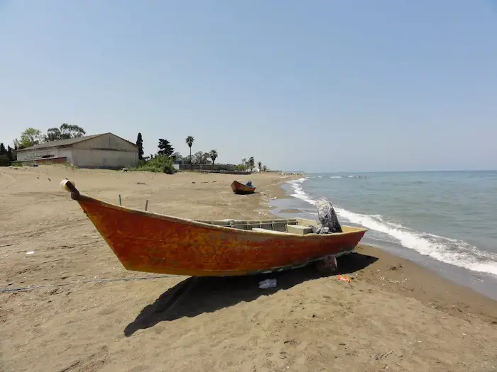 قایق بسته شده در ساحل بیشه کلا محمودآباد 48667