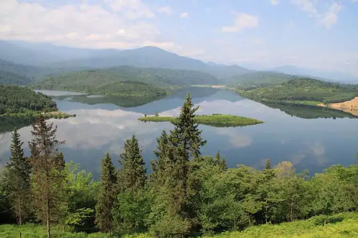 دریاچه و سد لفور در دل جنگل ها و کوهستان، یکی از جاهای دیدنی مازندران 857878