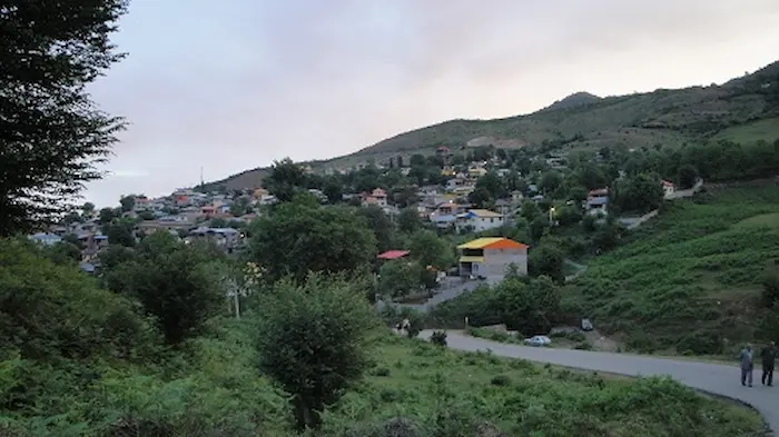 خانه های مسکونی روستای باقرتنگه بابلسر در کنار درختچه ها و طبیعت سرسبز بابلسر 45597846