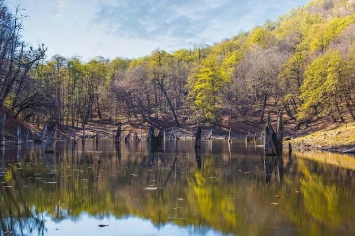 دریاچه خضر در فصل پاییز استان مازندران 3857483574385