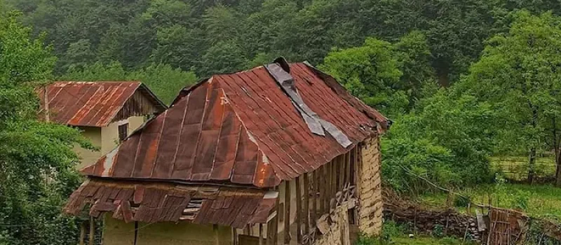 خانه های قدیمی روستایی شورک در کنار جنگل های سرسبز مازندران 485697468