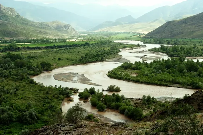 عبو رودخانه هراز در مسیر جنگلی 4968498