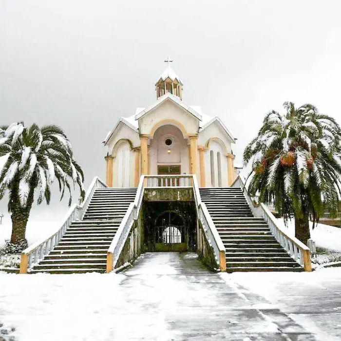 کلیسای آنتوان مقدس پوشیده در برف 854184