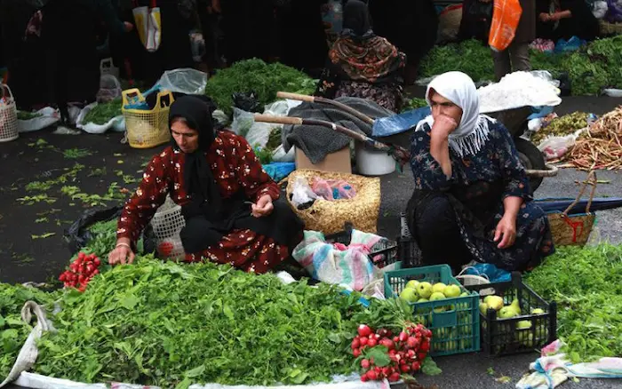 رنگ و بوی سبزی ها و مرکبات تازه در بازارهای هفتگی سرخرود