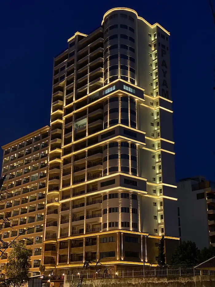 نورپردازی نمای بیرونی ساختمان عظیم برج پیام 3 سرخرود 4685754350