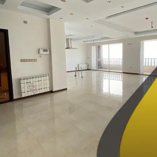 اتاق نشیمن و کف سرامیکی آپارتمان ساحلی 120 متری فول امکانات در بابلسر 6468445325
