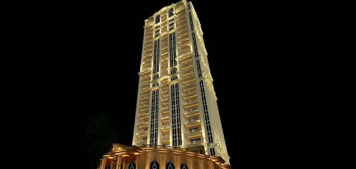 نورپردازی باشکوه برج بلندقامت سفید در مازندران 557575408520