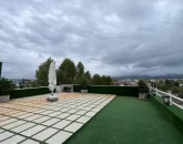روف گاردن با چمن مصنوعی و سنگ فرش آپارتمان 120 متری در محمودآباد 3526841563412