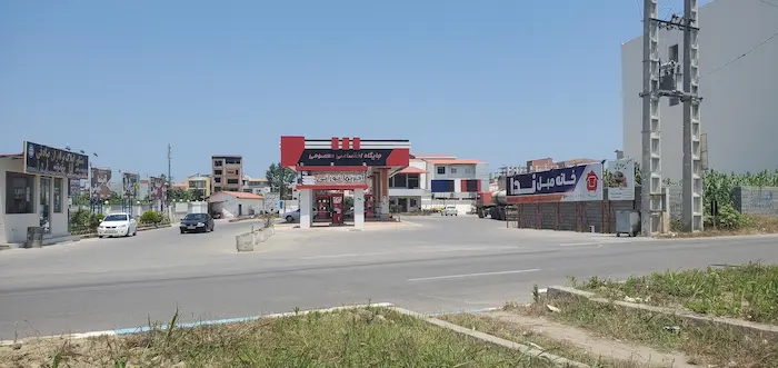 پمپ بنزین نزدیک شهرک خزرشهر با جاده آسفالت 548357564010