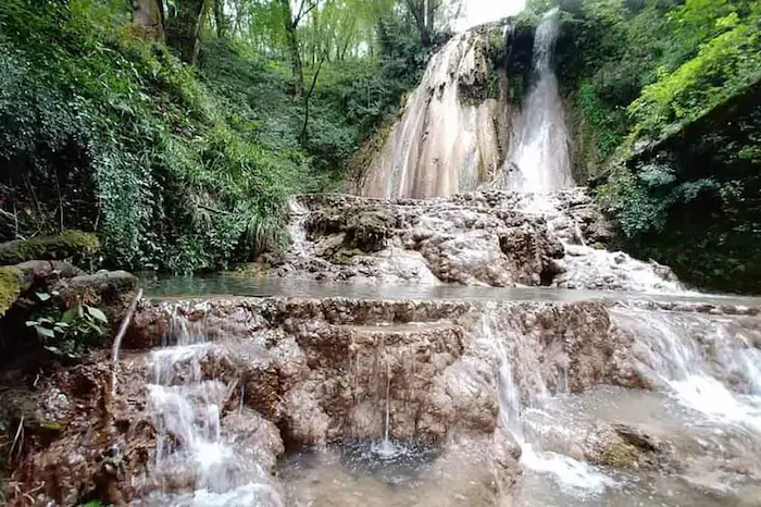 جریان پرفشار آبشار روستای سرسبز گالشکلا 564564