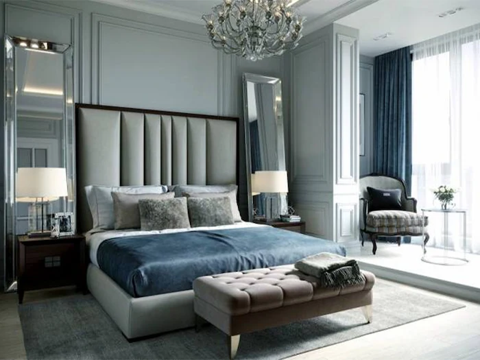 تخت خاکستری سرمه ای با تاج بلند در اتاق خواب به سبک نئوکلاسیک 2316468450